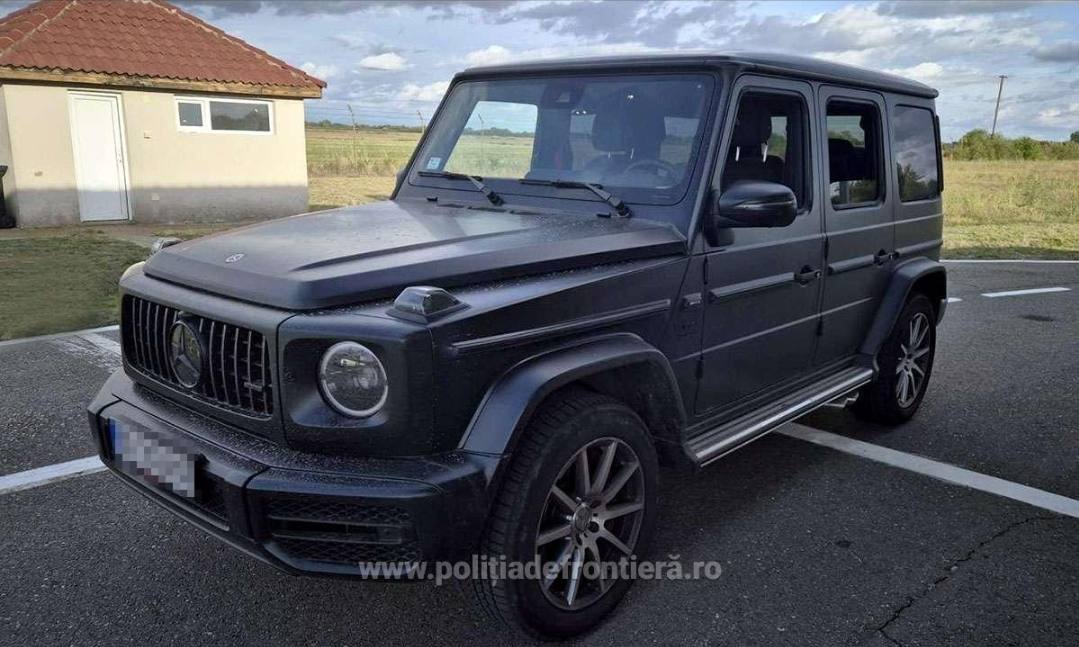 You are currently viewing Două autoturisme, estimate la o valoare de peste 215.000 de euro, căutate internațional, descoperite la frontiera de vest a României