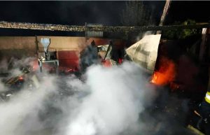 Read more about the article Incendiu puternic în miez de noapte, la Gheboieni! Pompierii au intervenit!