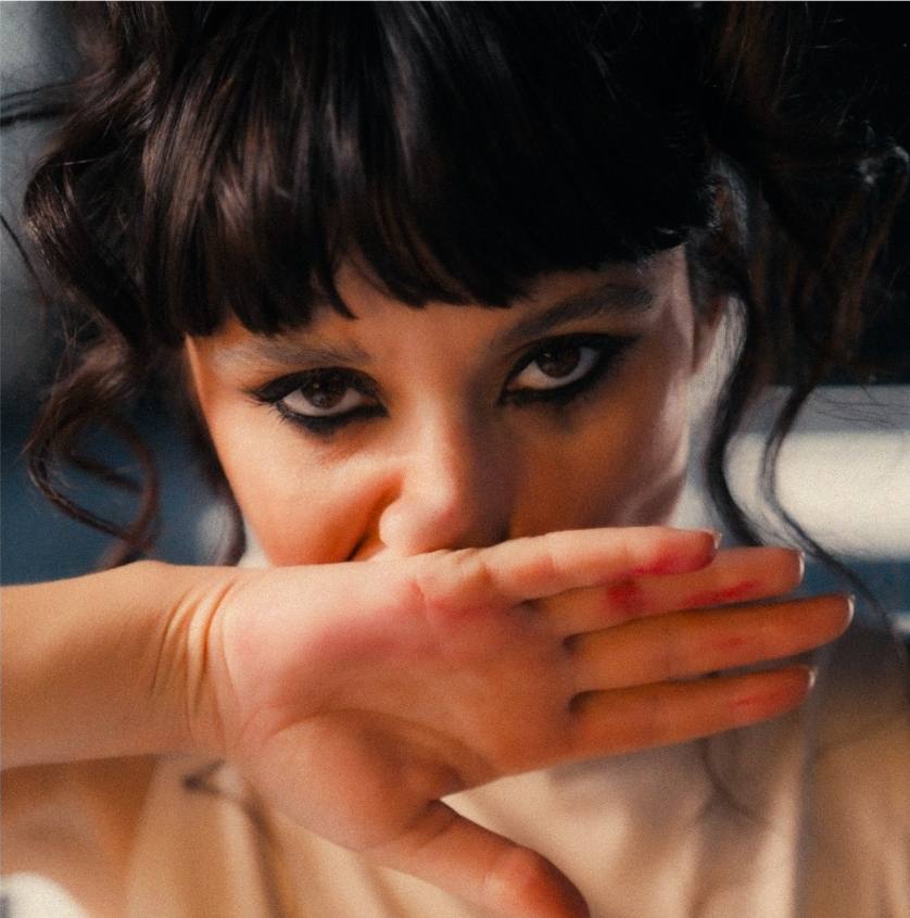 You are currently viewing Irina Rimes lansează „Mărgele”, chiar înainte de concertul său special ,,Descântatele” de pe 27 septembrie, la Arenele Romane