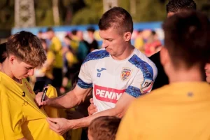 Read more about the article Aproape 1000 de suporteri au fost aproape de jucătorii echipei naționale a României în primele două zile de cantonament de la Mogoșoaia