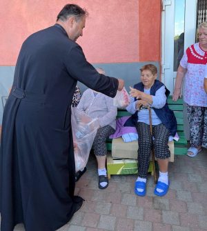 Read more about the article BISERICA DIN NOU ALĂTURI DE BĂTRÂNII DINTR-O INSTITUȚIE SOCIALĂ A JUDEȚULUI DÂMBOVIȚA