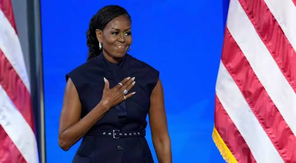 You are currently viewing Michelle Obama ajunge, în această noapte, la București pentru a participa la o conferință