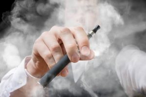 Read more about the article O elevă de clasa a VII-a a ajuns la spital, după ce a folosit o țigară electronică