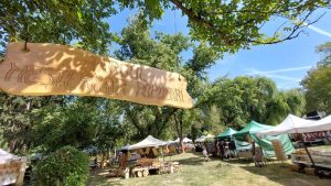 Read more about the article Tradiție, artă și povești cusute de mână – Târgul Meșterilor Populari, deschis de Zilele Cetății, în Parcul Chindia