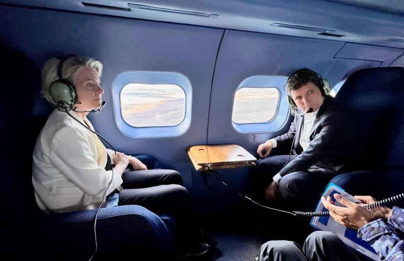 You are currently viewing Ursula von der Leyen vizitează Portul Militar și Baza 57 Aeriană Mihail Kogălniceanu