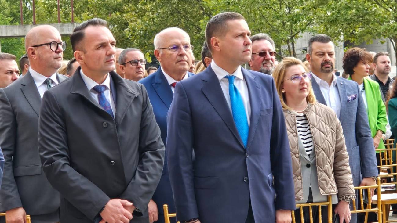You are currently viewing Reprezentanții CCIA Dâmbovița, prezenți la deschiderea noului an universitar, la Universitatea Valahia 