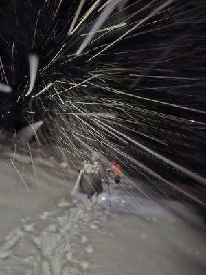 Read more about the article Iarna pune stăpânire pe zona montană. Salvamontiștii avertizează turiștii să evite drumețiile în zona înaltă