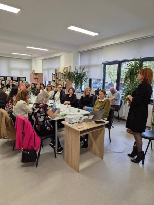 Read more about the article Actuali și foști dascăli ai Școlii Matei Basarab din Târgoviște s-au reunit, de Ziua Educației