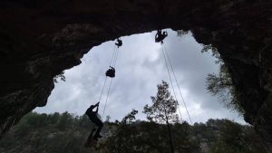 Read more about the article Salvatorii dâmbovițeni se perfecționează la Școala Națională Salvaspeo de la Roșia