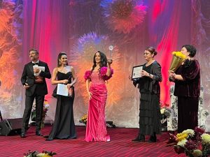 Read more about the article Trofeul „Crizantema de Aur” 2025 a fost câștigat de interpreta Alina Ichim!