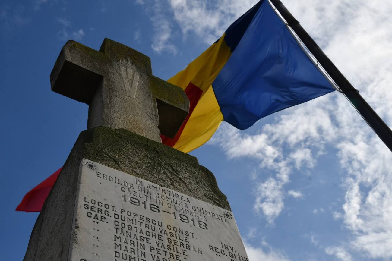You are currently viewing Ziua Armatei Române, marcată cu emoție la Monumentul Eroilor din Ghimpați – Răcari