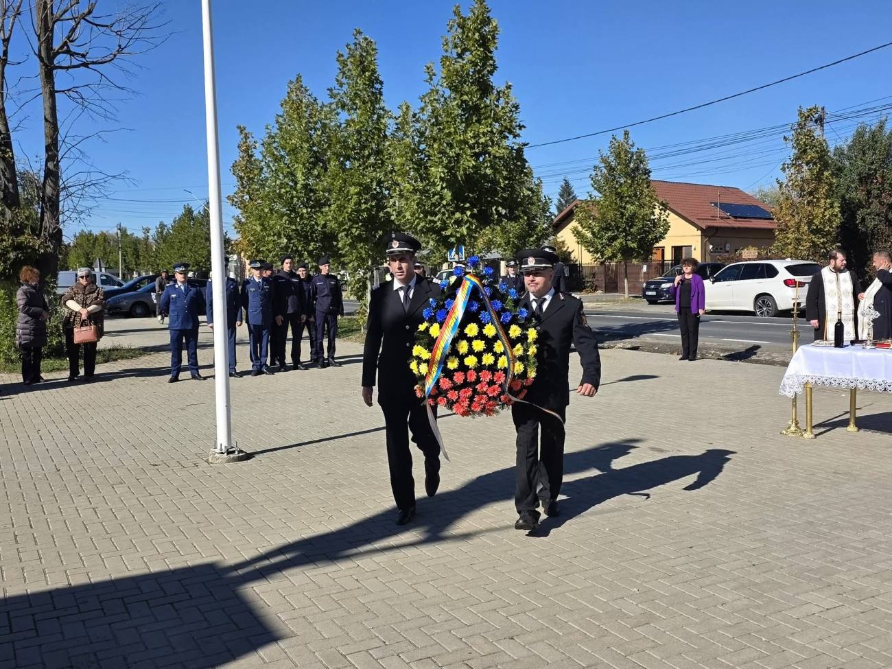 You are currently viewing Comunitatea din Titu a onorat eroii neamului de Ziua Armatei României