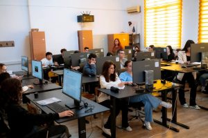 Read more about the article De la teorie la practică, elevii Colegiului Economic „Ion Ghica” descoperă mediul real de afaceri prin proiectul ACT4LEARN