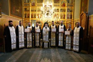 Read more about the article LA PARACLISUL EPARHIAL DIN TÂRGOVIȘTE AU FOST HIROTESIȚI CINCI NOI DUHOVNICI