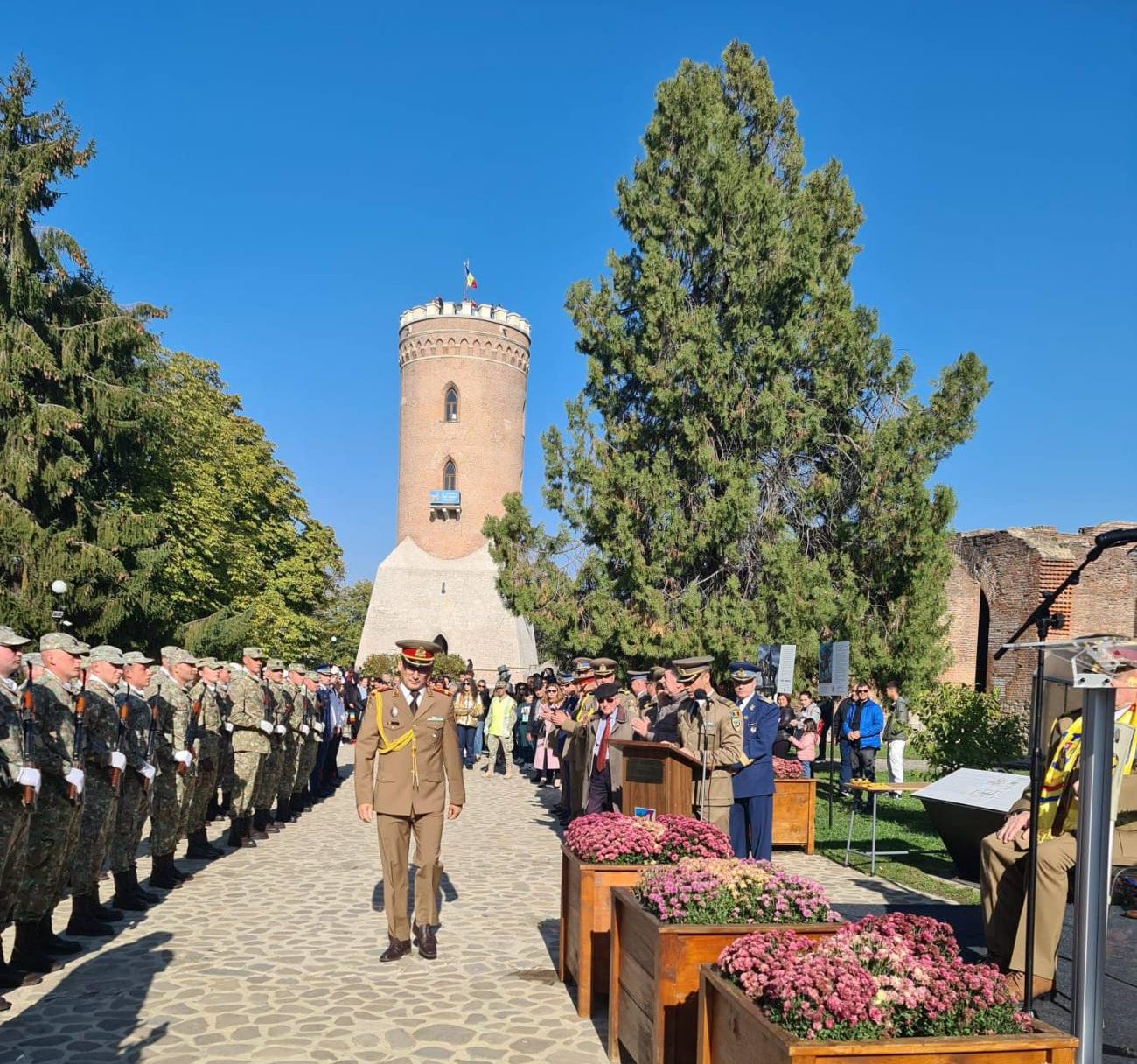 You are currently viewing Ziua Armatei Române, sărbătorită, astăzi, la Târgoviște. Ceremonii, expoziție de tehnică militară și activități interactive, la Curtea Domnească