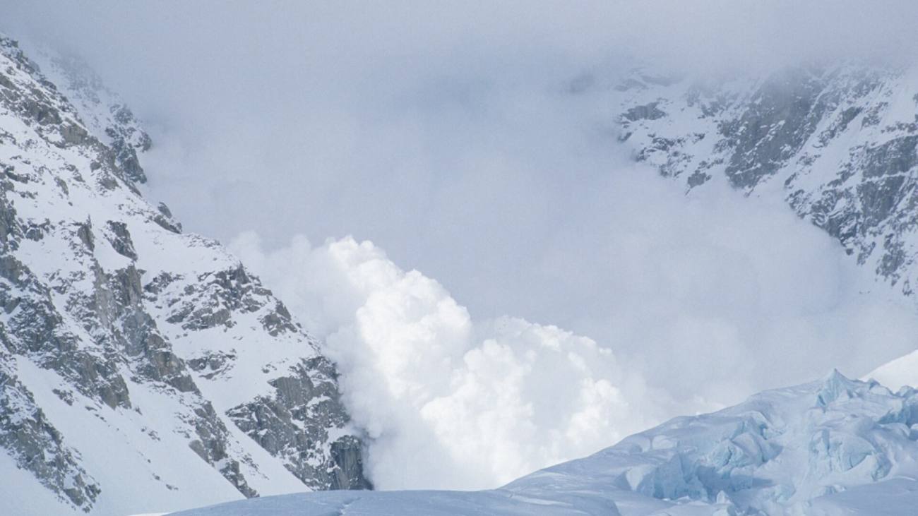 You are currently viewing Risc însemnat de avalanșă în Munții Bucegi și Făgăraș. Avertizare valabilă și pentru zona montană a județului Dâmbovița