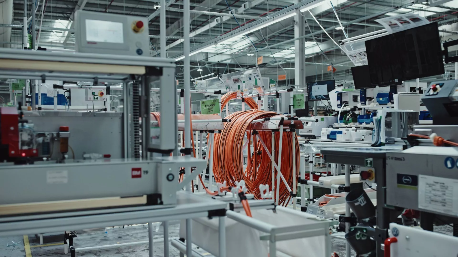 You are currently viewing Fabrica de componente auto Aptiv din Ineu, județul Arad, se închide