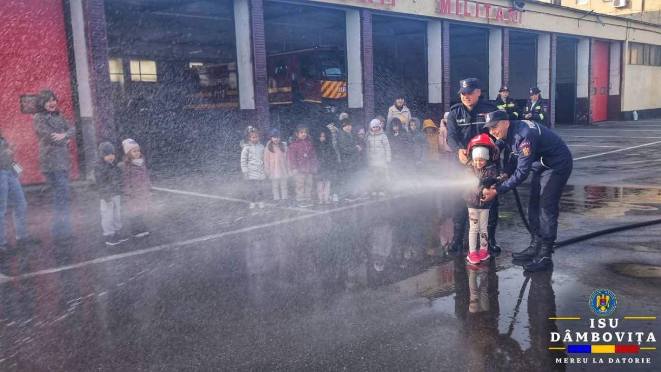 You are currently viewing Lecție de curaj pentru preșcolarii de la Grădinița nr. 13 Târgoviște