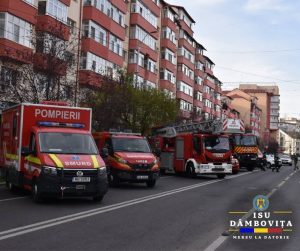 Read more about the article Pompierii îi invită pe dâmbovițeni, de 1 decembrie, la defilare și la o expoziție de tehnică militară