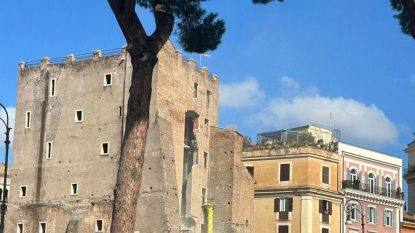 You are currently viewing Turn prăbușit în Roma, lângă Colosseum