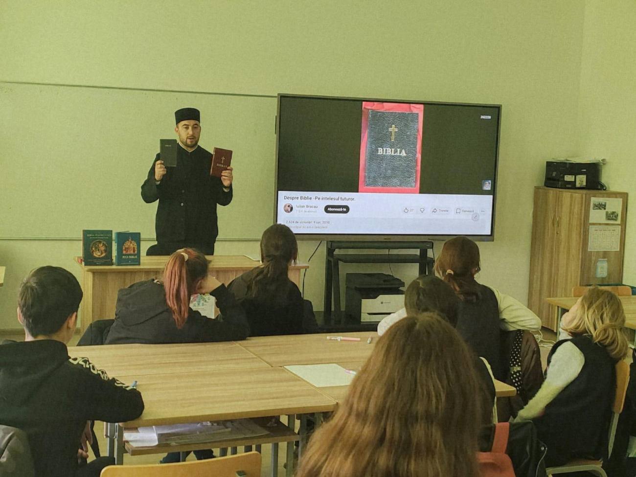 You are currently viewing LA ȘCOALA GIMNAZIALĂ VULCANA PANDELE A FOST SĂRBĂTORITĂ ZIUA BIBLIEI