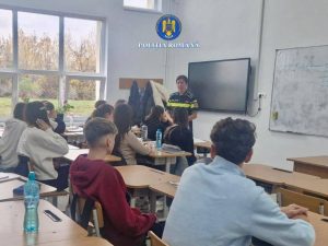 Read more about the article Polițiștii dâmbovițeni își intensifică acțiunile pentru prevenirea delincvenței juvenile și a traficului de droguri în rândul elevilor