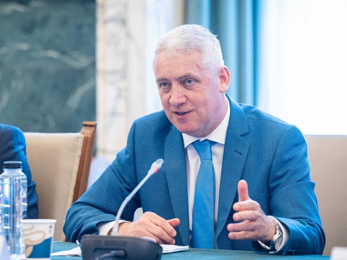 You are currently viewing Adrian Țuțuianu, avizat favorabil de comisiile juridice pentru funcția de președinte al Autorității Electorale Permanente