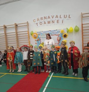 Read more about the article Toamna, sărbătorită cu fast la Bezdead, într-un carnaval al culorilor și al gusturilor de sezon