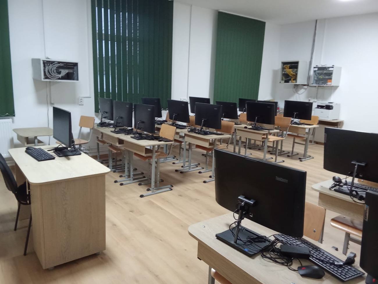 You are currently viewing Mobilier nou pentru școala din Butimanu. Gabriel Dragnea, primar: Avem acum o școală mai frumoasă, cu condiții optime și dotări pe măsură