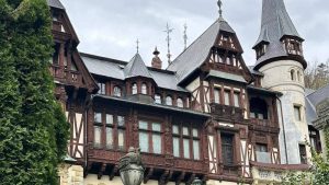 Read more about the article Familia Regală vinde Hotelul Furnica din Sinaia, aflat lângă Castelul Peleș