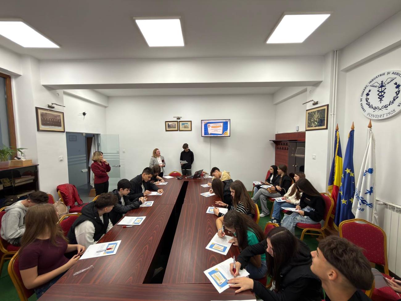 You are currently viewing Camera de Comerț Dâmbovița, lecție de curaj și antreprenoriat pentru elevii Colegiului Economic „Ion Ghica”