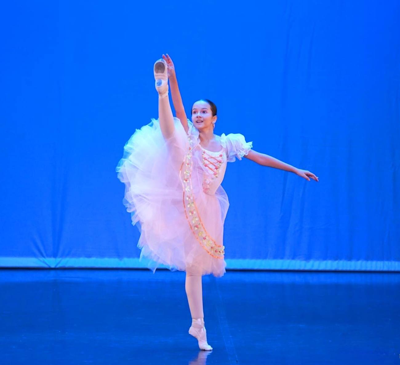 You are currently viewing Talentata balerină din Răcari, Daria Sandu, în cursa pentru titlul „Imaginea Lebăda de Cristal 2026”