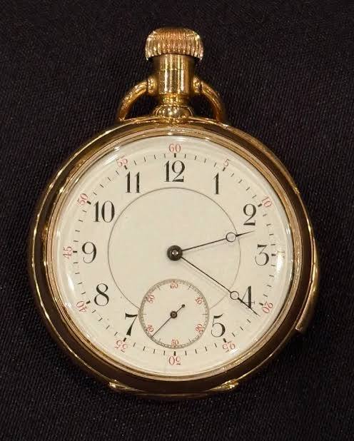 You are currently viewing Ceas de buzunar din aur, recuperat din buzunarul unui pasager de pe Titanic, vândut la licitație cu peste 2 milioane de euro