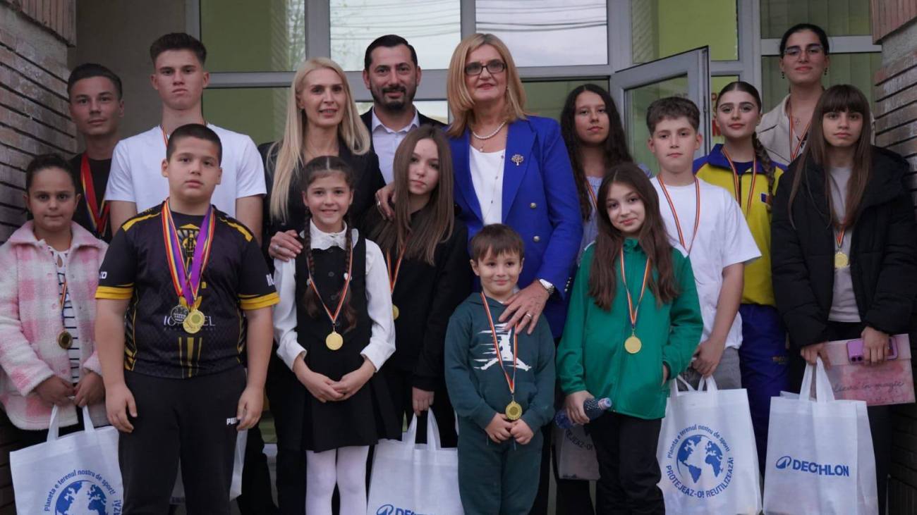 You are currently viewing Tinerii sportivi din Dâmbovița, recompensați de Elisabeta Lipă cu medalia „Perseverență în sport”