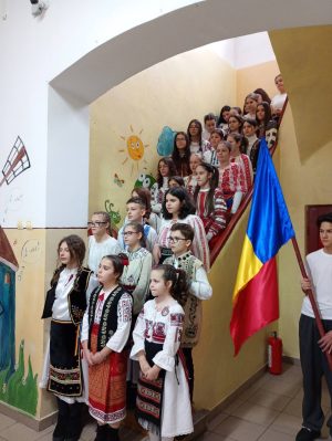 Read more about the article Școala Gimnazială „Vasile Cîrlova” a celebrat Ziua Națională prin concursul regional „Sus, române, ridică-ți fruntea, căci astăzi ești liber în țara ta!”