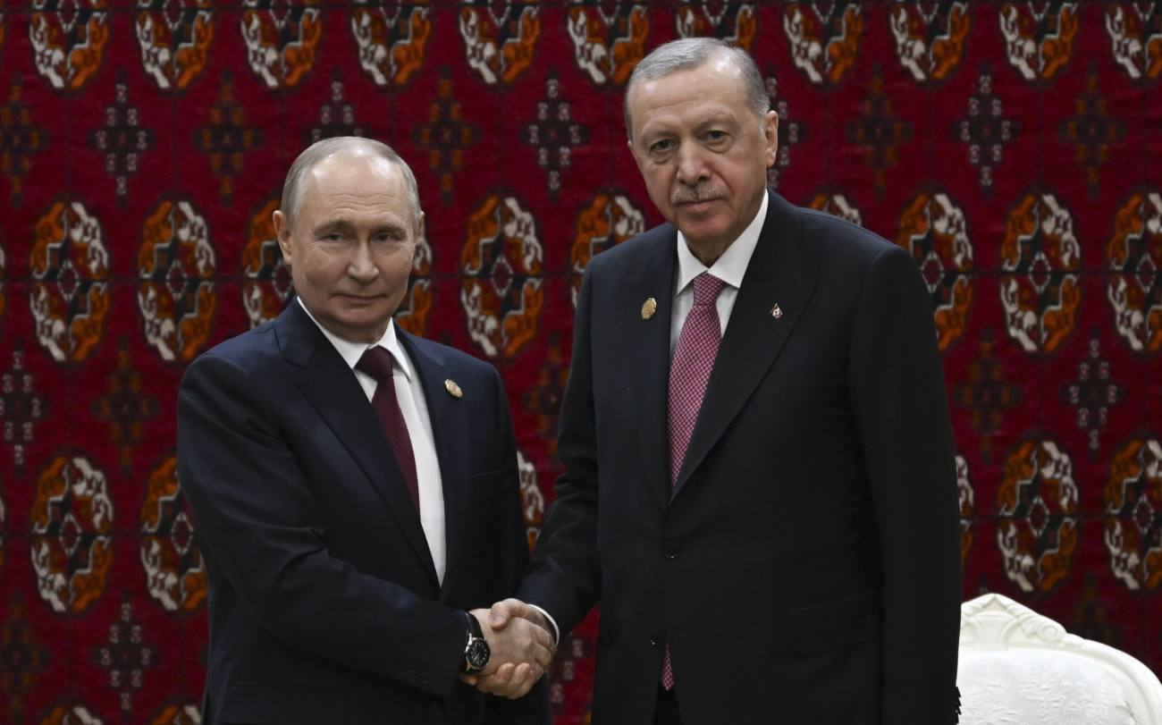 You are currently viewing Erdogan s-a întâlnit cu Putin în Turkmenistan