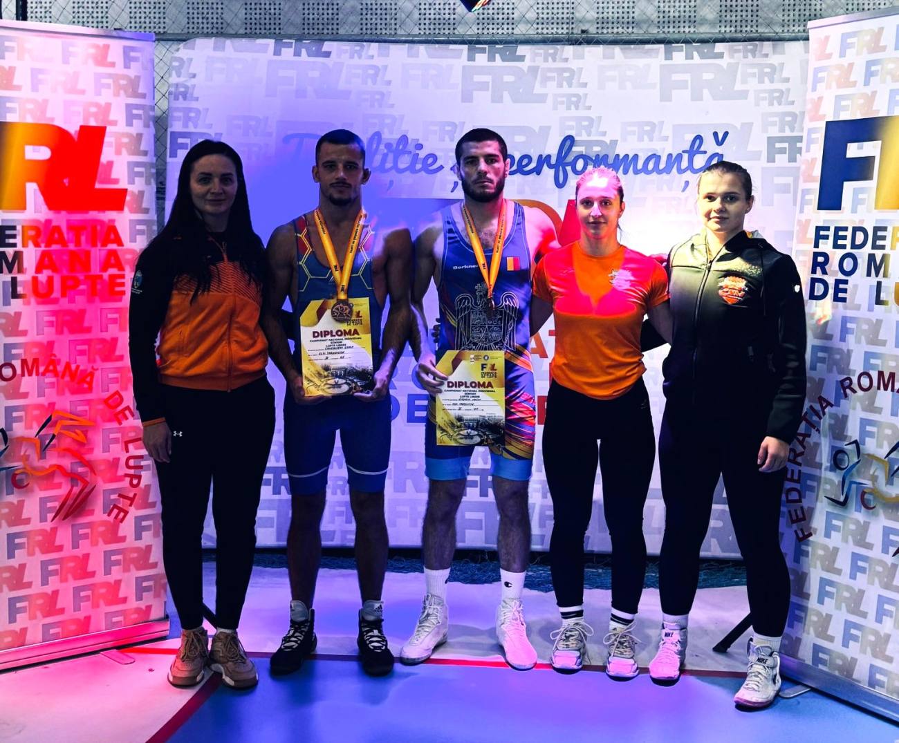 You are currently viewing Luptătorii de la CSM Târgoviște, de două ori pe podium la Campionatul Național pentru seniori. Medalii de bronz pentru Eugen Volkov și Adrain Gore
