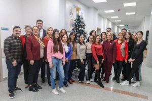Read more about the article Bradul de Crăciun al Facultății de Științe Economice, împodobit de cadre didactice și studenți