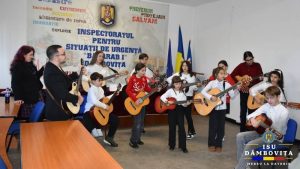 Read more about the article Copiii au adus spiritul sărbătorilor la ISU Dâmbovița, în cadrul unor activități educative