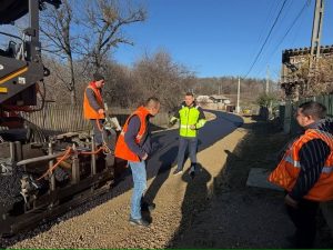 Read more about the article A început asfaltarea străzilor din Cartierul „Schela Mare” din Moreni
