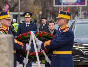 Read more about the article Nicuşor Dan a depus o coroană de flori în memoria victimelor Revoluţiei din 1989