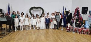 Read more about the article „Sunetul Sărbătorilor” – Manifestare artistică a unor elevi din cadrul Școlii Populare de Arte „Octav Enigărescu