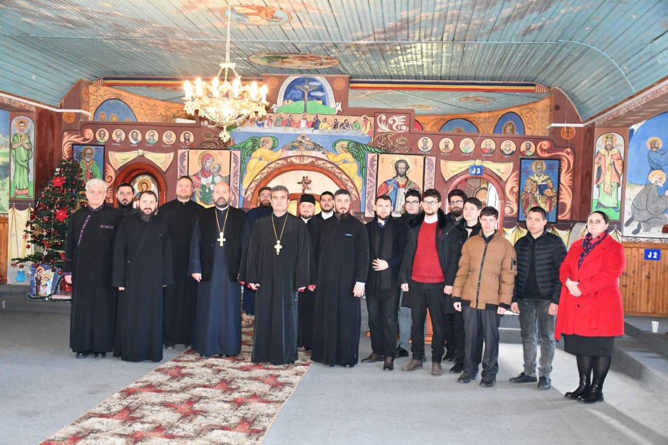 You are currently viewing PAROHII ALE ARHIEPISCOPIEI TÂRGOVIȘTEI AU DESFĂȘURAT O ACȚIUNE SOCIAL-FILANTROPICĂ LA PENITENCIARUL GĂEȘTI