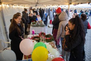 Read more about the article „Luminile Bucuriei” s-au aprins la Aninoasa. Comunitatea a celebrat ajunul lui Moș Nicolae printr-un eveniment plin de emoție