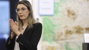 Read more about the article Radu Popa: 130.000 de oameni din Prahova și Dâmbovița sunt persiflați de o tânără de 31 de ani pe care partidul fantomelor profesionale o susține cu toată dantura