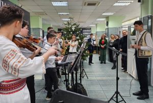 Read more about the article Colindătorii au adus, astăzi, spiritul Sărbătorilor, la Inspectoratul Teritorial de Muncă Dâmbovița