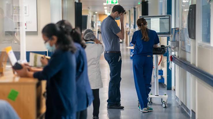 You are currently viewing Serviciul de sănătate din Marea Britanie, afectat de o epidemie de „supergripă”