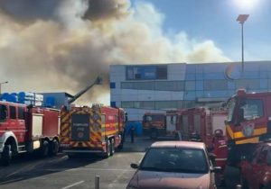 Read more about the article Incendiu violent la un depozit din București, în Militari