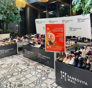 Read more about the article După sute de ghetuțe pline de daruri, de Moș Nicolae, magia iernii continuă la Dâmbovița Mall cu un atelier creativ