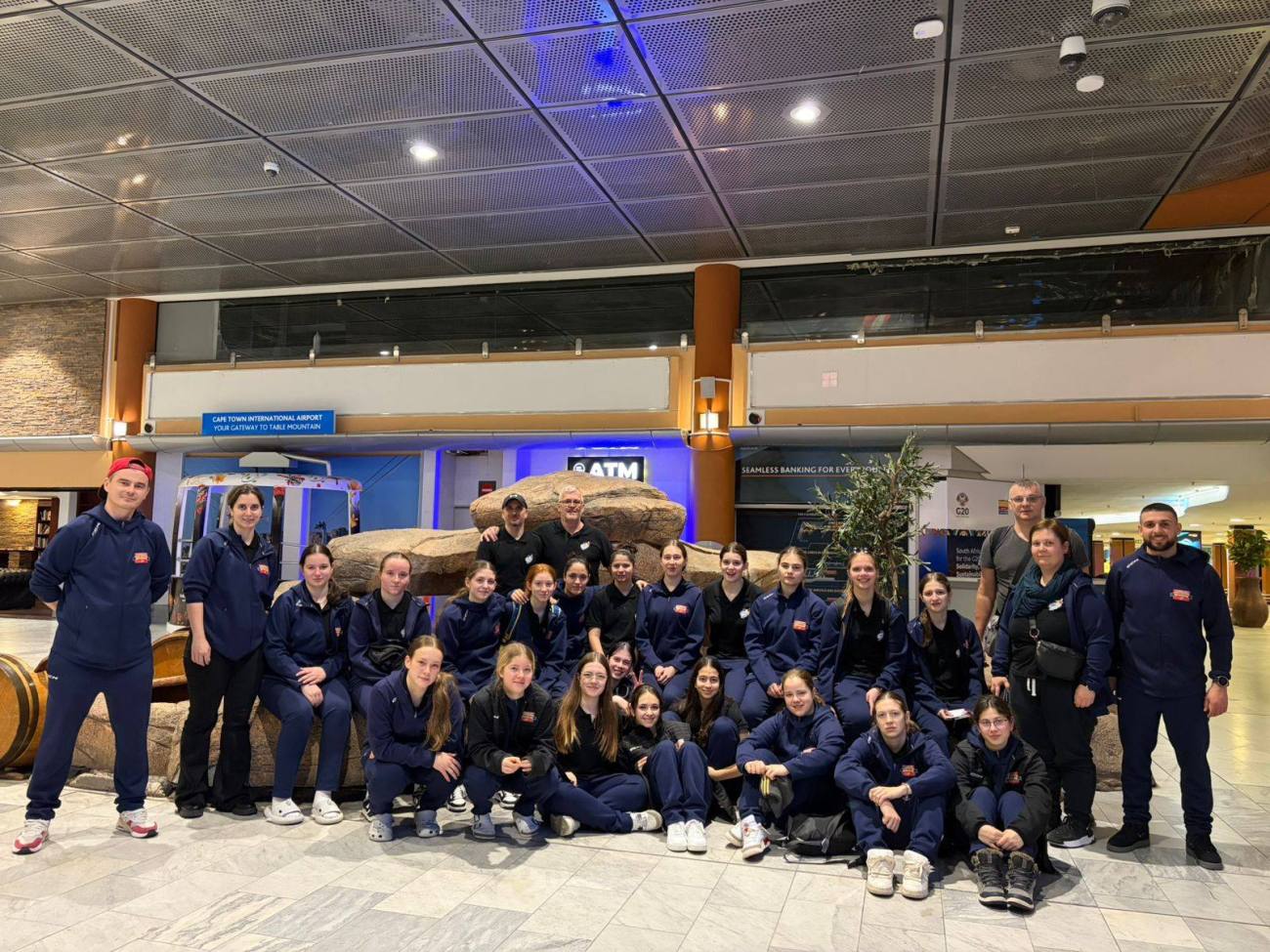 You are currently viewing Naționala feminină a României de hochei pe gheață U18 debutează astăzi la Campionatul Mondial IIHF – Divizia II/B. Duel cu Mexic în primul meci din grupă